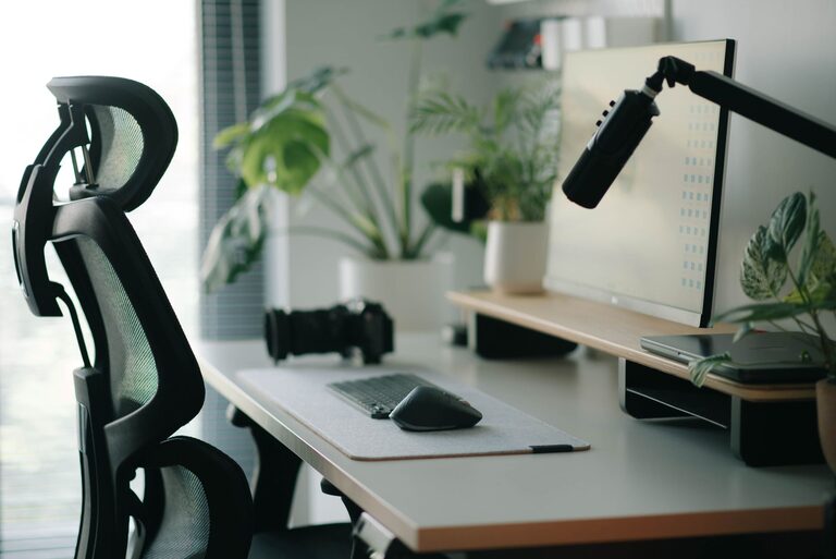 Tips for Choosing a Comfortable Desk Chair for Your Workspace